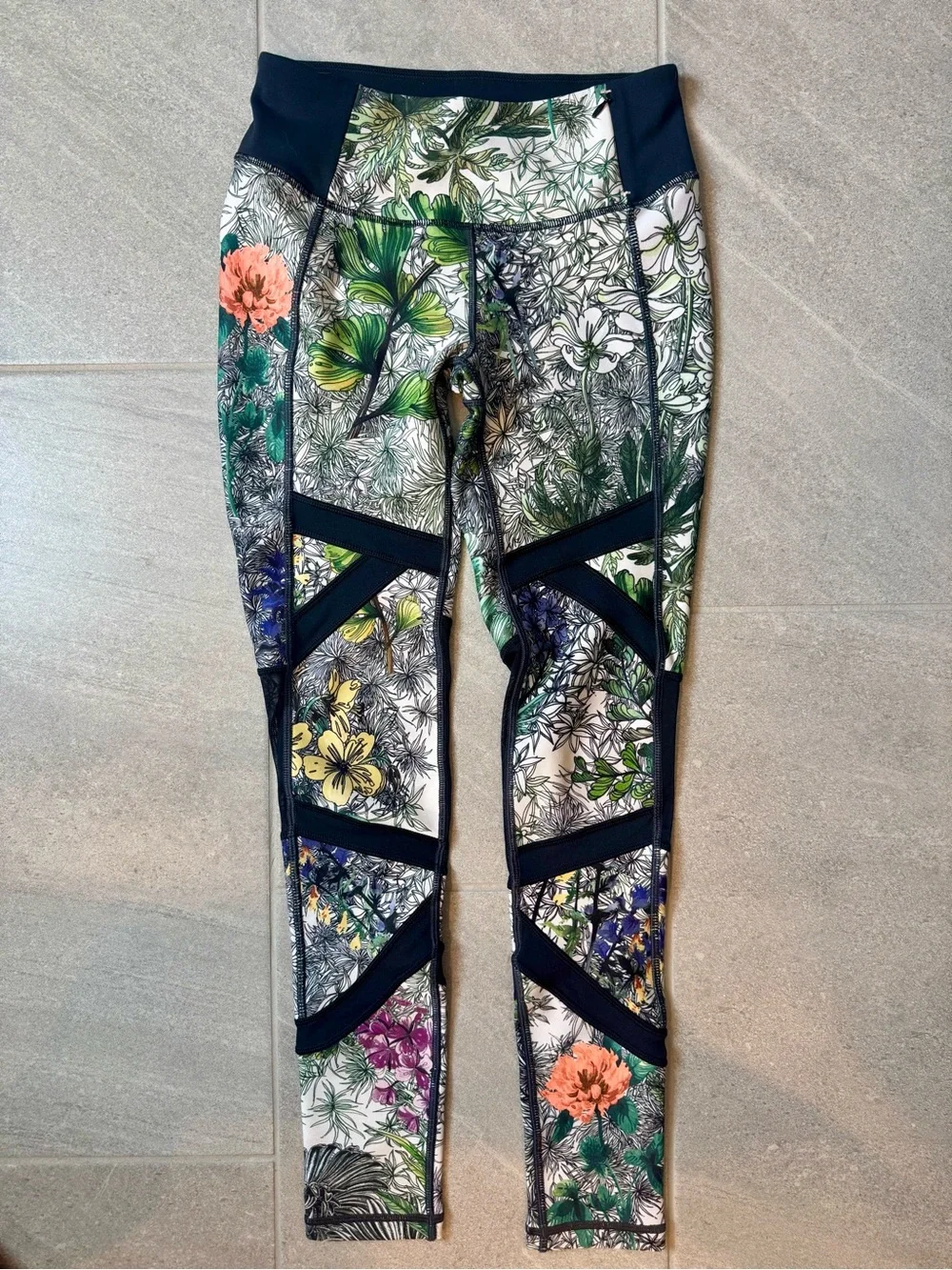 CALIA by Carrie Underwood Black and Green Leaf Print Active Set